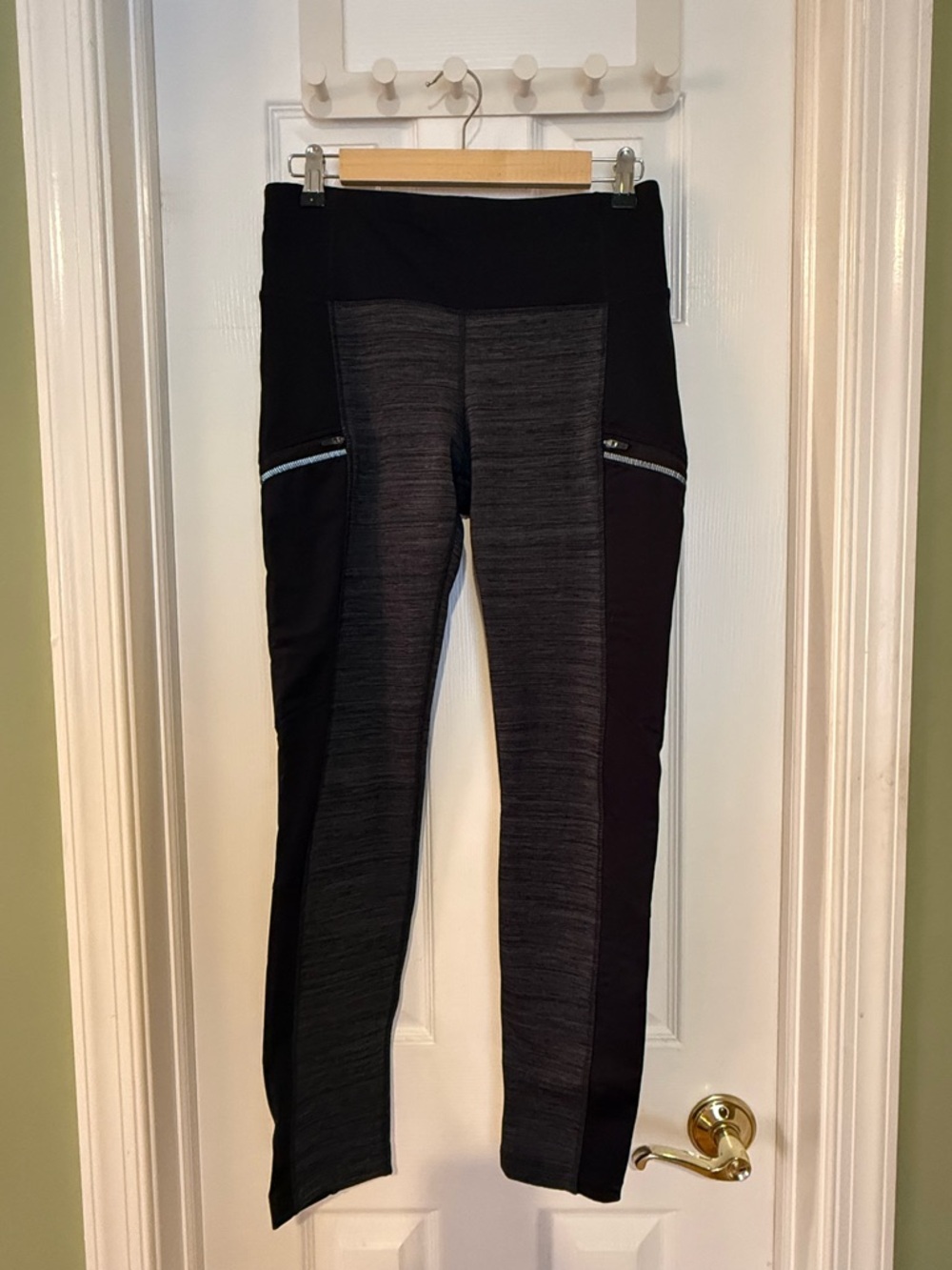 Athleta Fleece Line Leggings
Size Medium